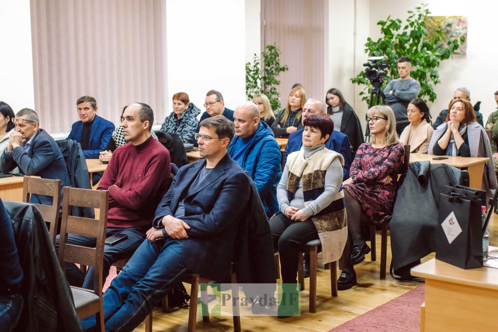 Олександр Сич презентував у Франківську 2 том книги "Монах ОУН" ФОТОРЕПОРТАЖ