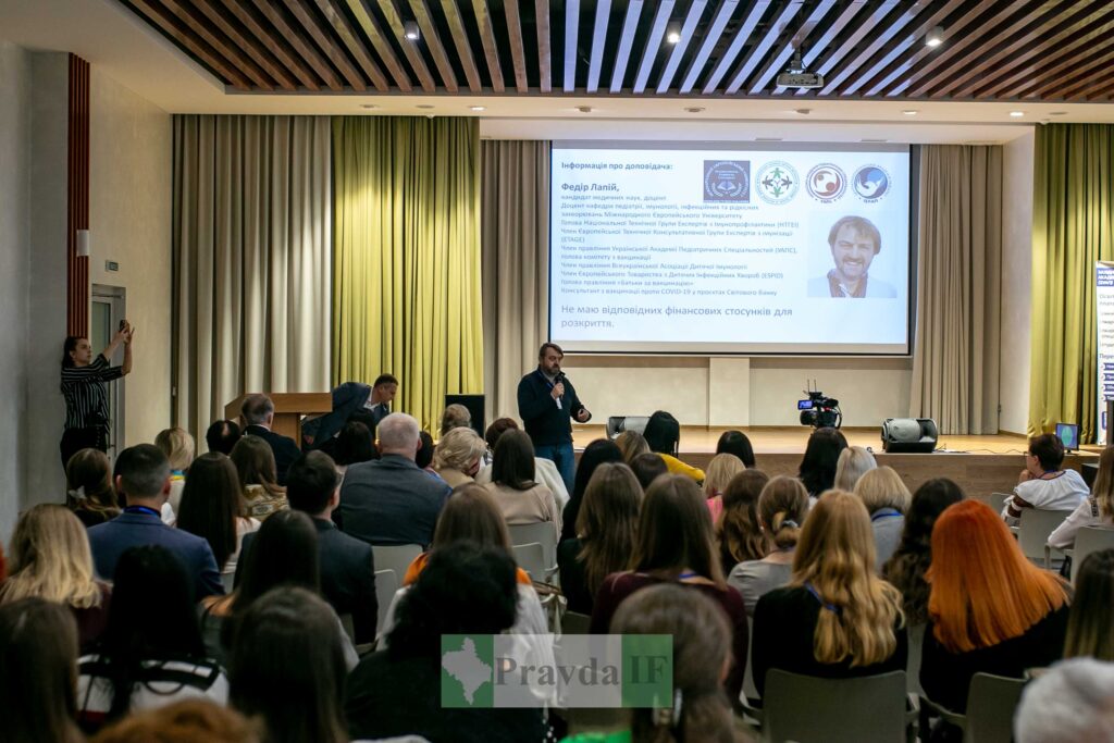 майстер-клас для лікарів,Про вакцинацію і паталогію,в Івано-Франківську провели важливий майстер-клас,Роман Яцишин,Алла Вацеба