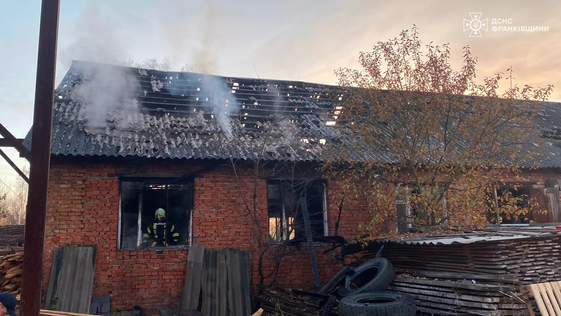 У Богородчанах виникла пожежа на пилорамі