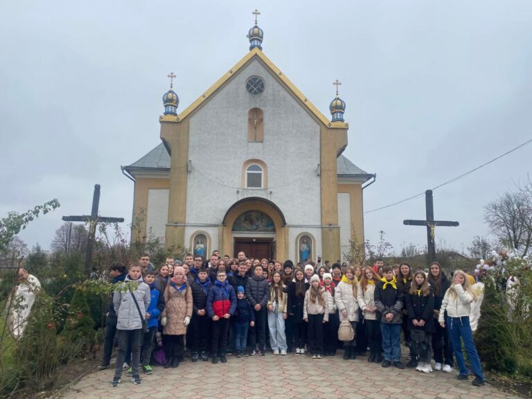 У Тустані відбувся з’їзд учасників спільнот «Українська молодь — Христові»