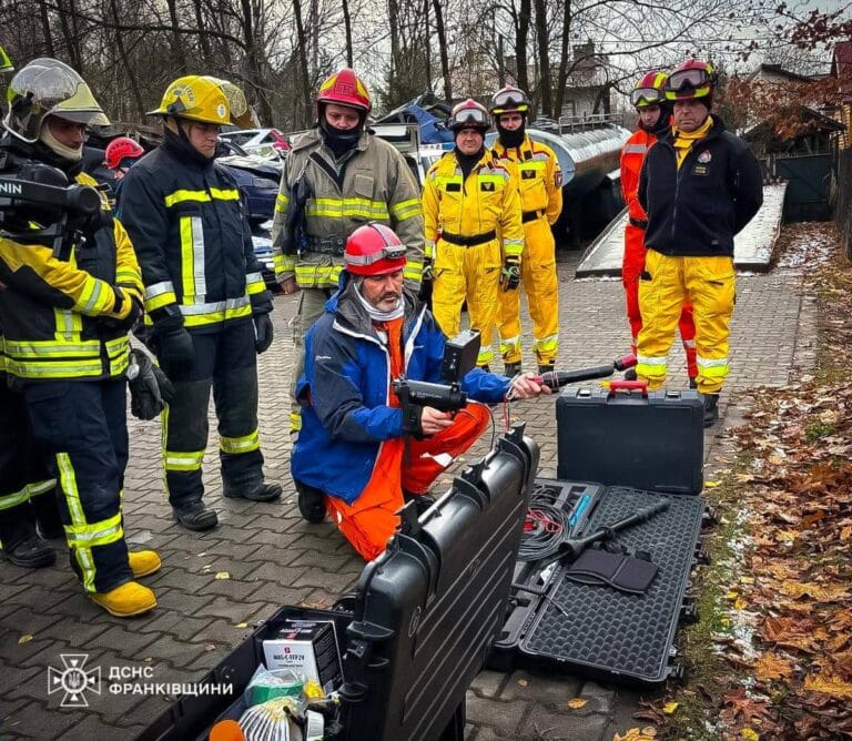 Прикарпатські рятувальники беруть участь у навчаннях у Польщі