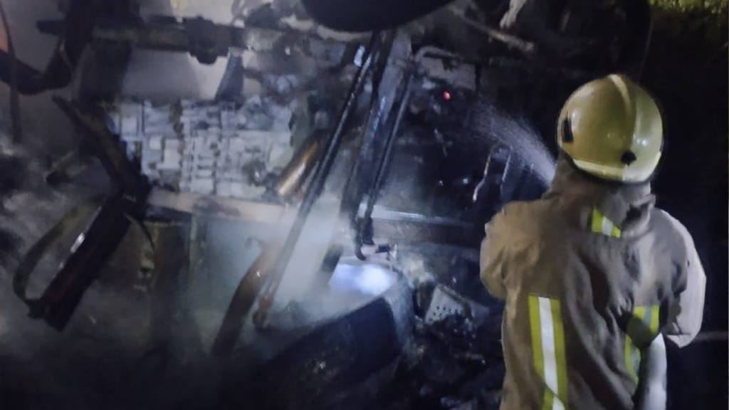 Снятинські вогнеборці ліквідували пожежу двох автомобілів