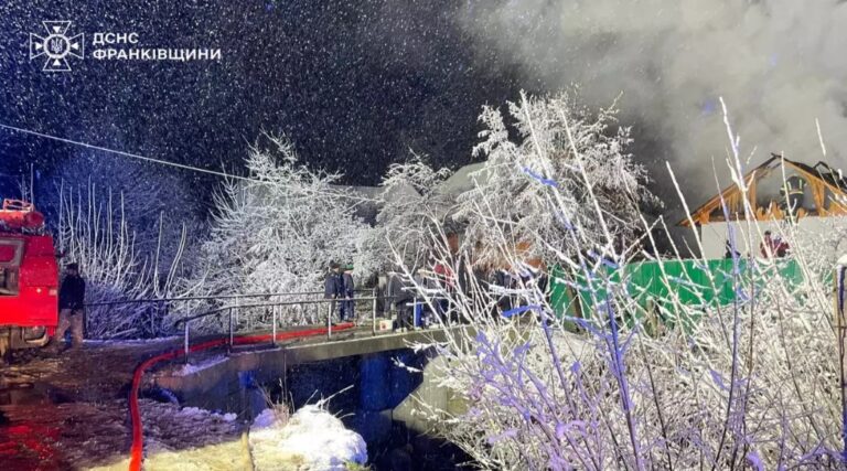 На Надвірнянщині горіли господарські споруди, пожежу загасили