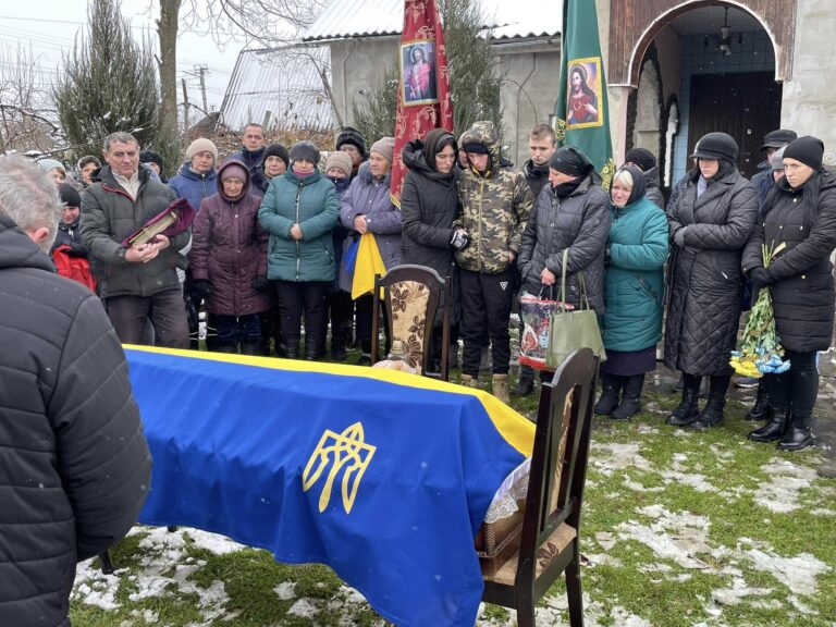 На Калущині провели в останню путь захисника Василя Шарамайлюка ФОТО