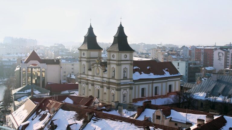 Розклад богослужінь у храмах Івано-Франківська на Святвечір та Різдво Христове