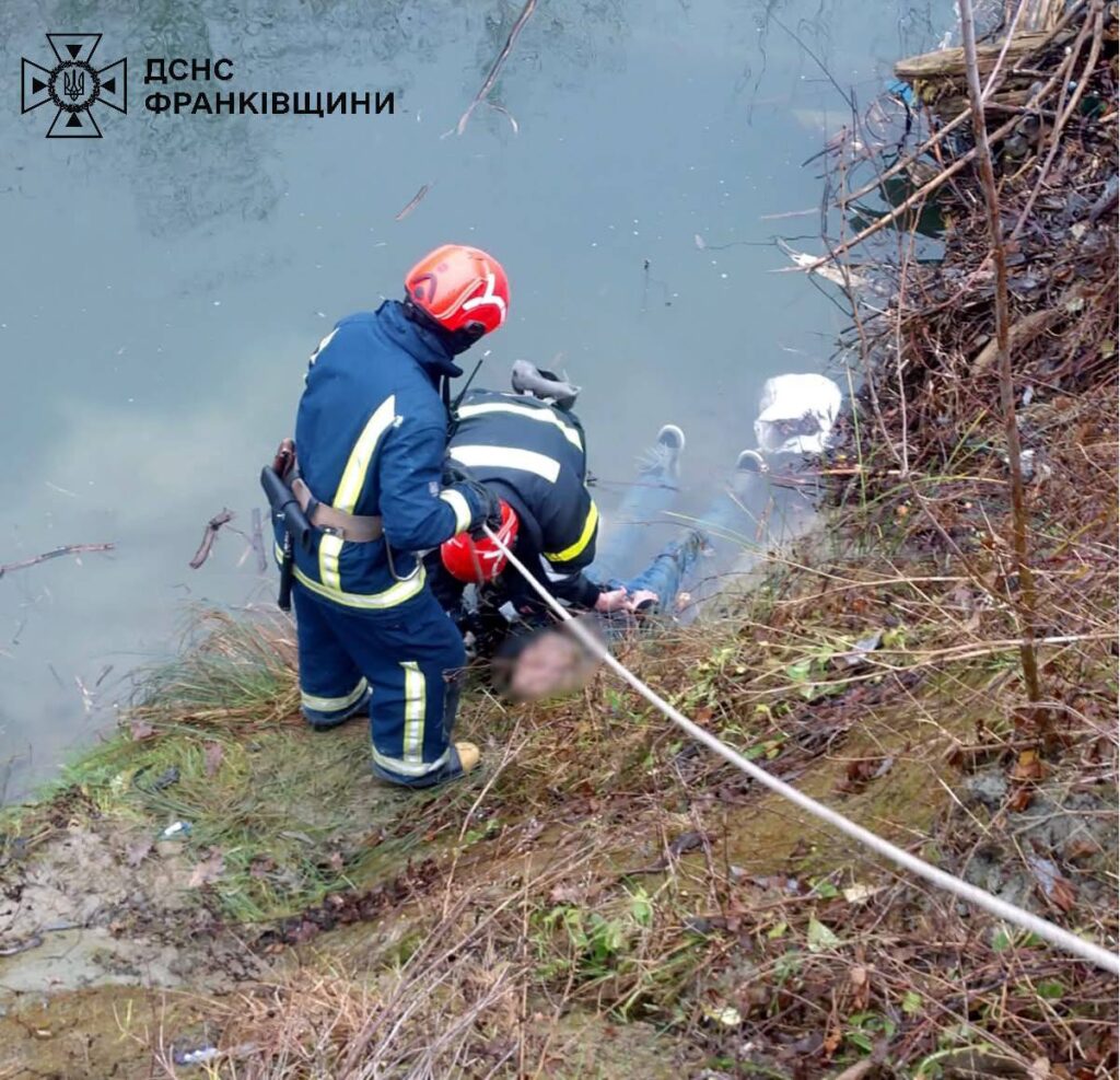 На Косівщині рятувальники витягнули з річки чоловіка