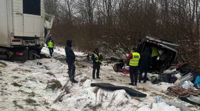 В аварії поблизу Львова загинуло 7 людей: Подробиці смертельної ДТП (ФОТО)