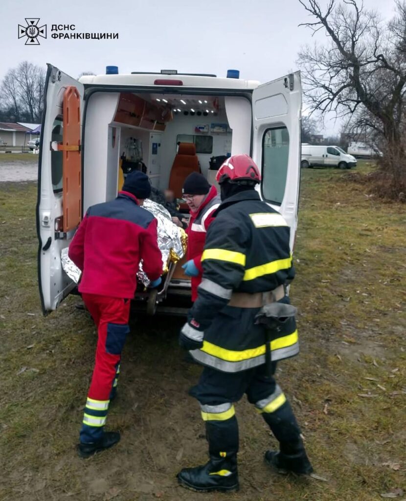 На Косівщині рятувальники витягнули з річки чоловіка