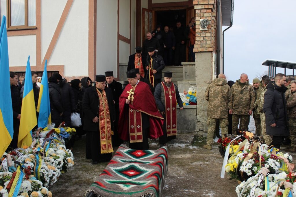 Був освітянином та пластуном: Делятинська громада провела до місця останнього спочинку старшого солдата Василя Дідика