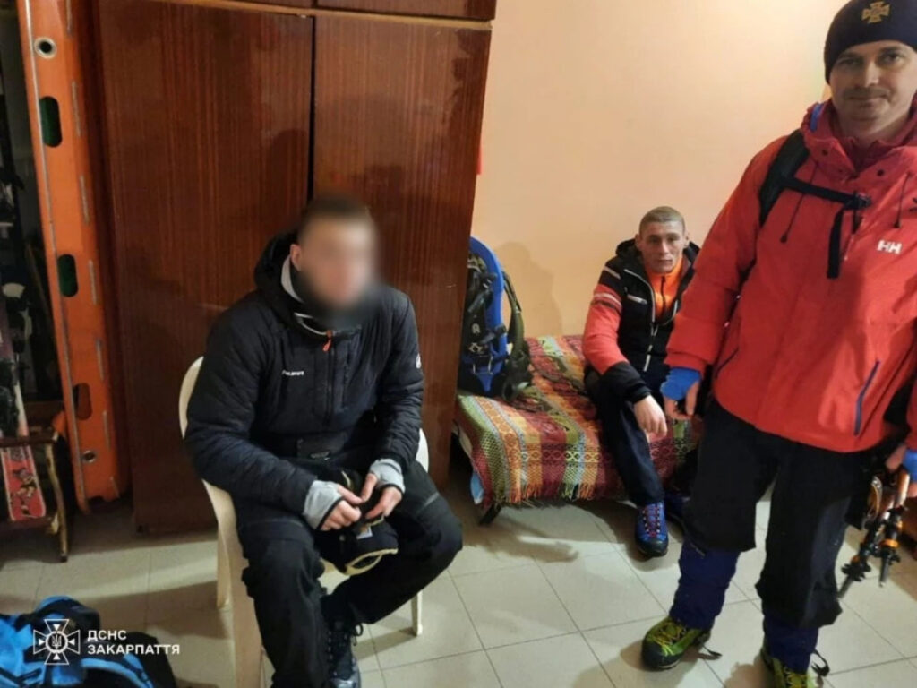 турист за спасінням дзвонив священнику,туристи у карпатах,гірські рятувальники