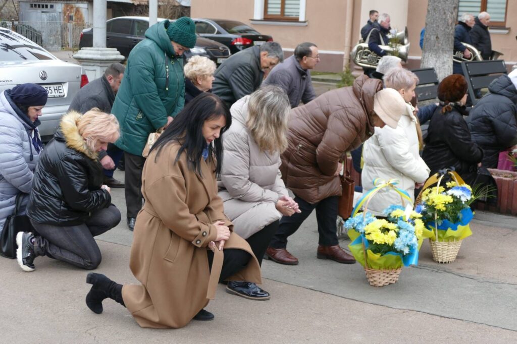 У Калуші провели в останню дорогу захисника Миколу Деркача