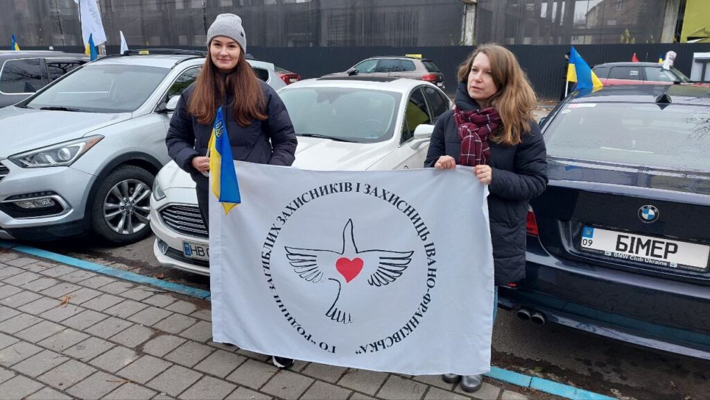 Понад 9 тисяч гривень та 100 доларів зібрали під час благодійного автопробігу у Івано-Франківську