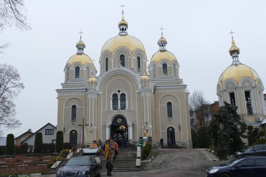 У Калуші провели в останню дорогу захисника Миколу Деркача