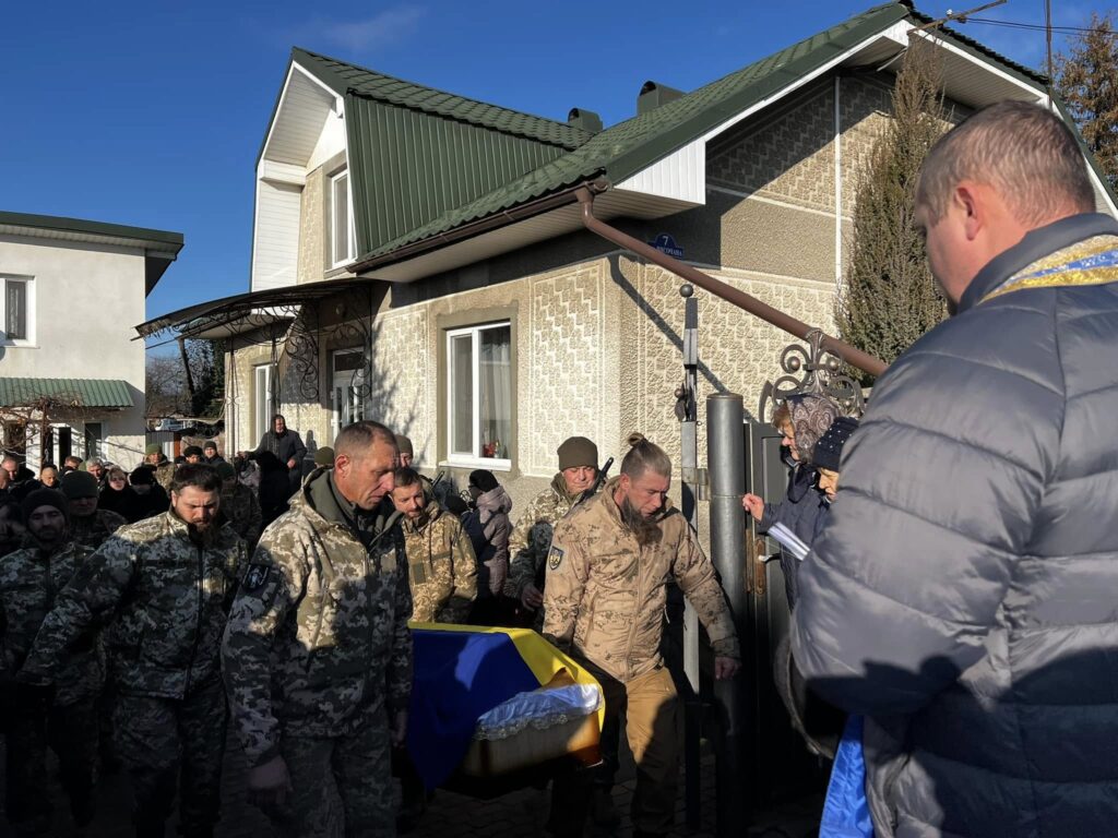 Городенківська громада провела в останню дорогу воїна Цалина Андрія