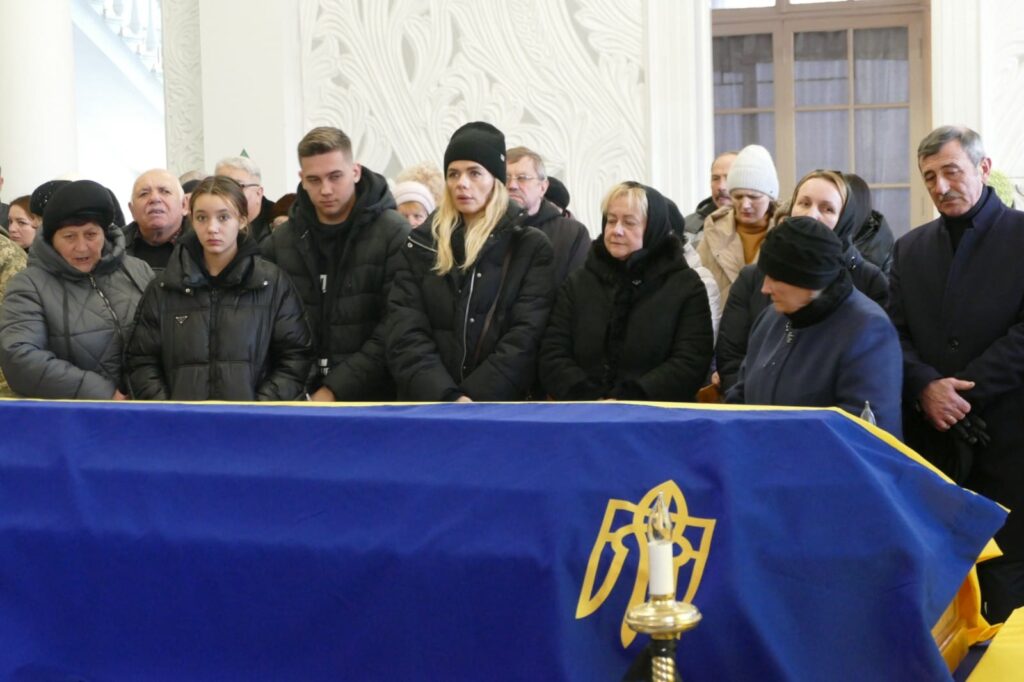 У Калуші провели в останню дорогу захисника Миколу Деркача