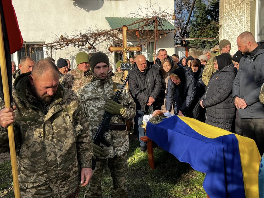 Городенківська громада провела в останню дорогу воїна Цалина Андрія