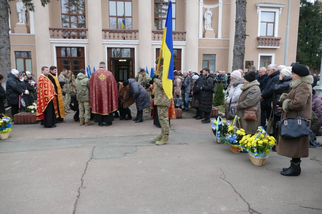 У Калуші провели в останню дорогу захисника Миколу Деркача