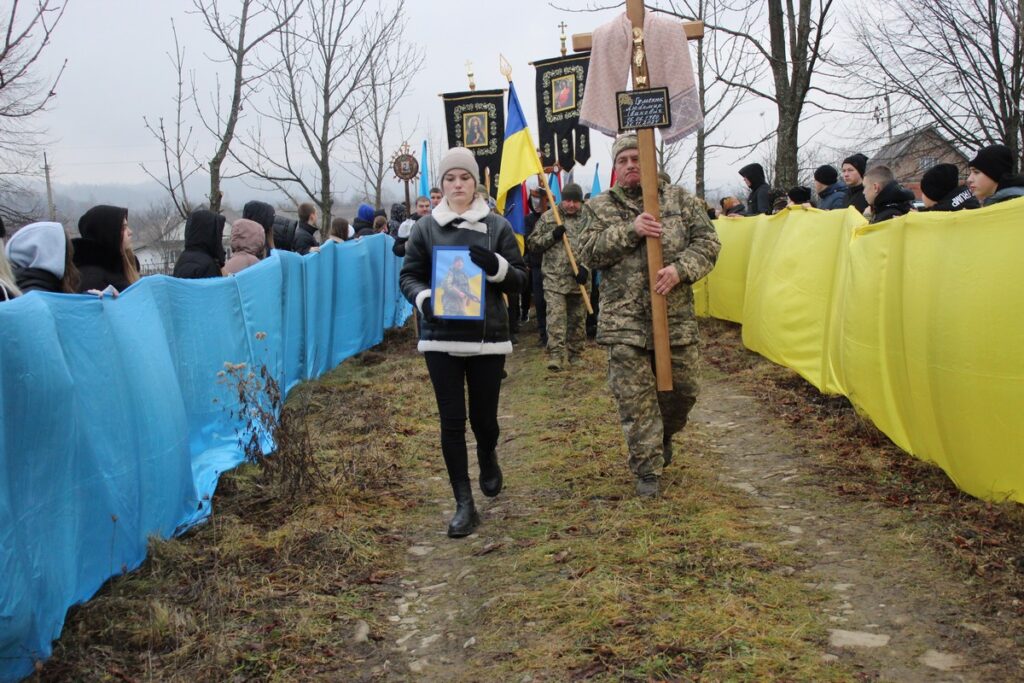 На Прикарпатті поховали загиблого Героя Любомира Гуменюка