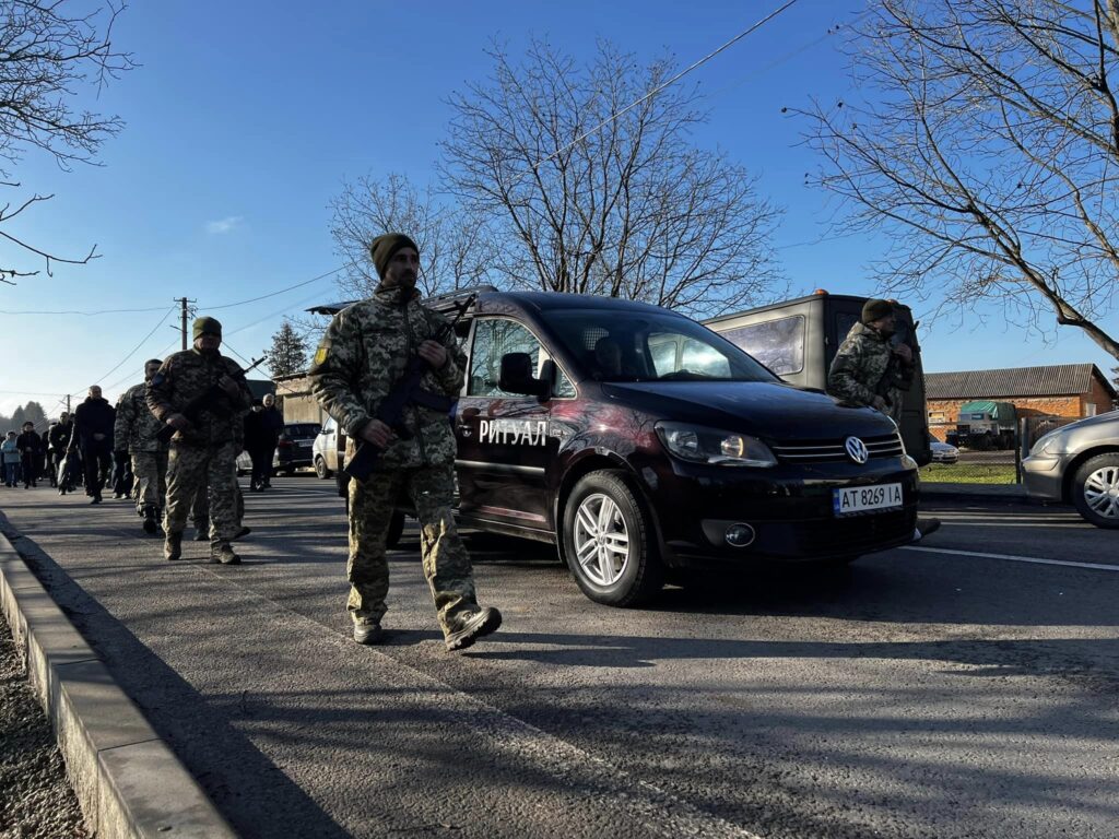 Городенківська громада провела в останню дорогу воїна Цалина Андрія