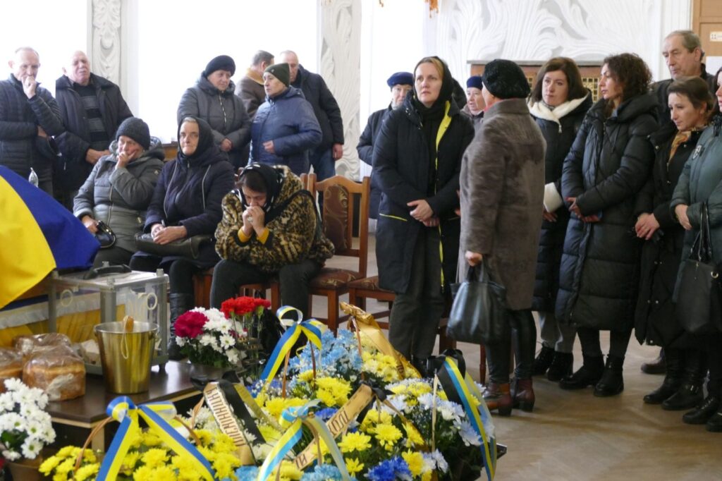 У Калуші провели в останню дорогу захисника Миколу Деркача