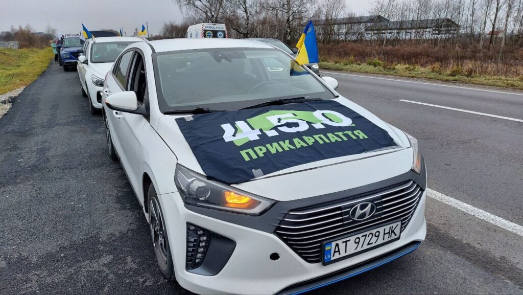 Понад 9 тисяч гривень та 100 доларів зібрали під час благодійного автопробігу у Івано-Франківську