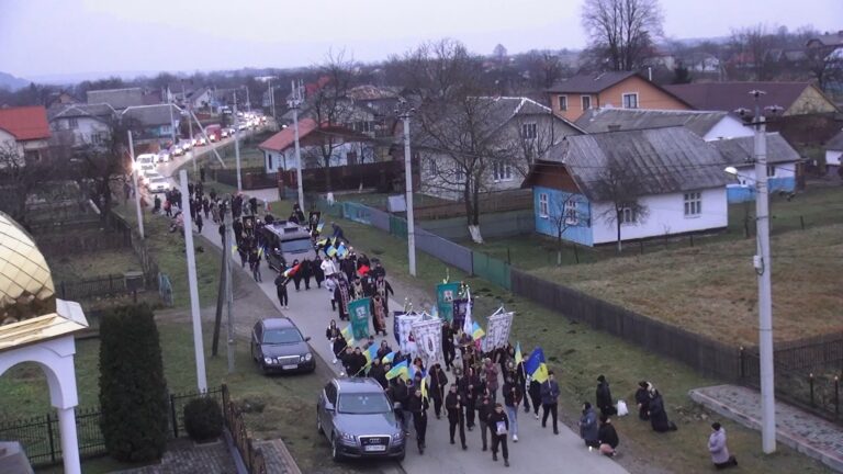 На Франківщині прощаються із полеглим захисником Миколою Лесівим