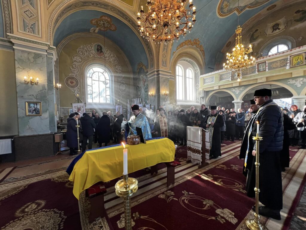 Городенківська громада провела в останню дорогу воїна Цалина Андрія