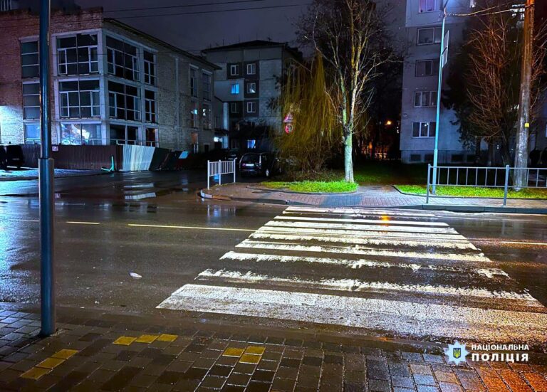 У Франківську водій Ford збив чоловіка на переході. ФОТО