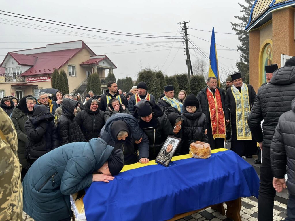 Сьогодні на Городенківщині проведуть в останню путь полеглого героя Володимира Бунька