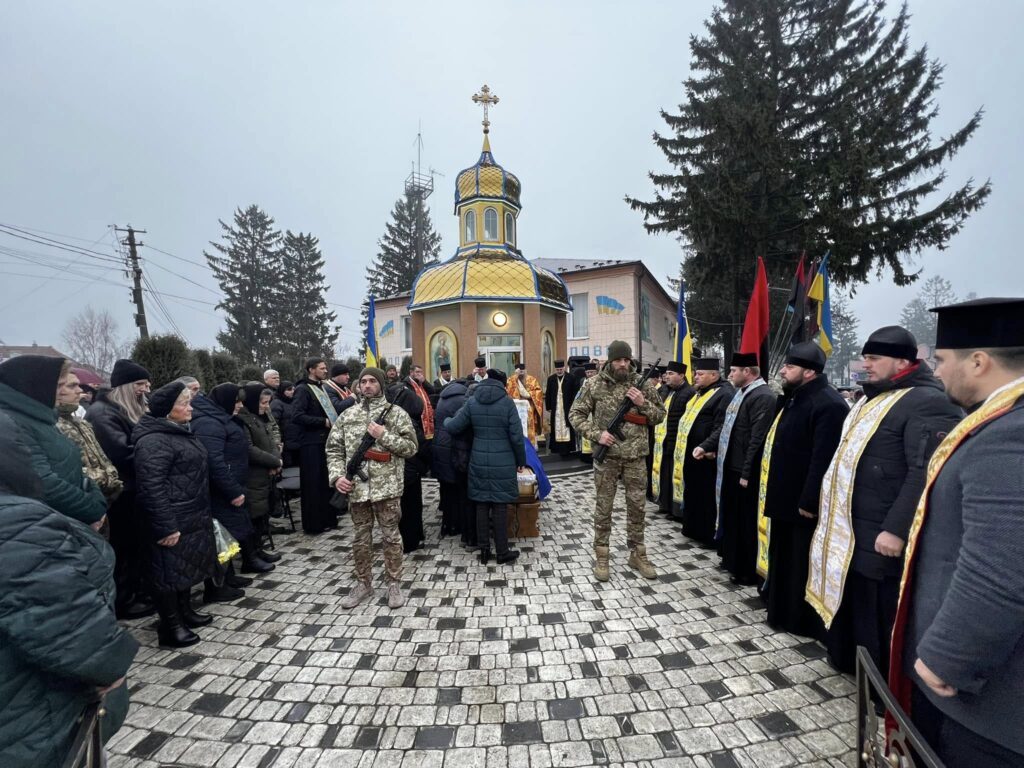 Сьогодні на Городенківщині проведуть в останню путь полеглого героя Володимира Бунька