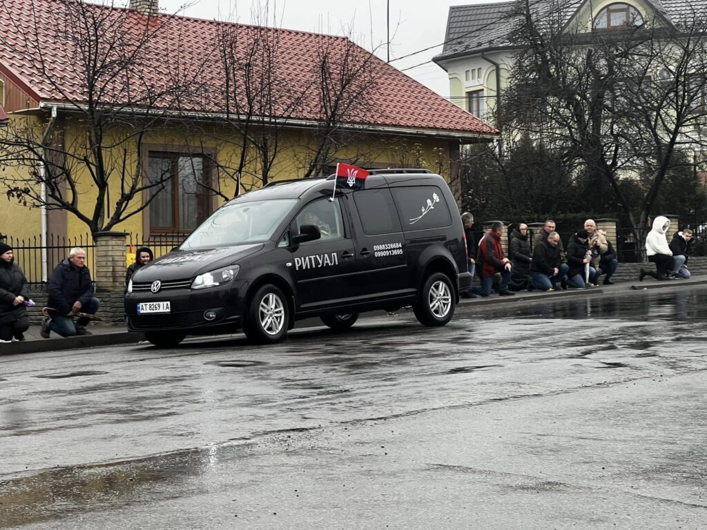 Сьогодні на Городенківщині проведуть в останню путь полеглого героя Володимира Бунька