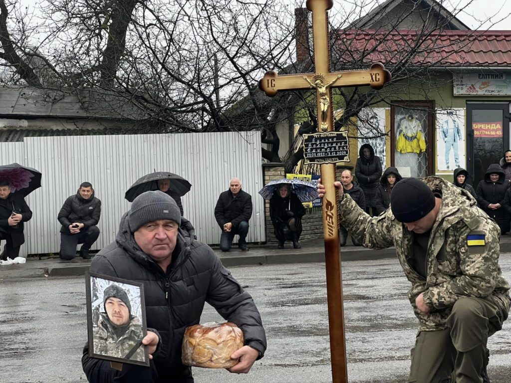 Сьогодні на Городенківщині проведуть в останню путь полеглого героя Володимира Бунька