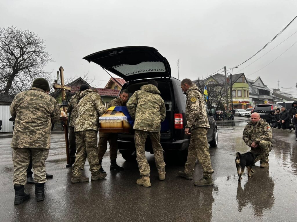 Сьогодні на Городенківщині проведуть в останню путь полеглого героя Володимира Бунька