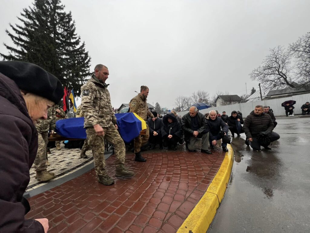 Сьогодні на Городенківщині проведуть в останню путь полеглого героя Володимира Бунька