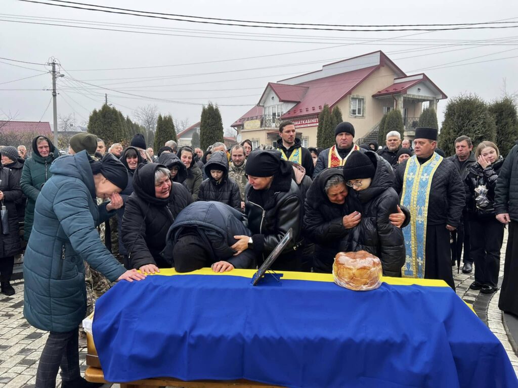 Сьогодні на Городенківщині проведуть в останню путь полеглого героя Володимира Бунька