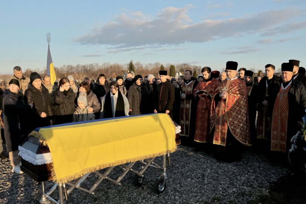 У Тисмениці попрощалися з полеглим Романом Синіговським ФОТО