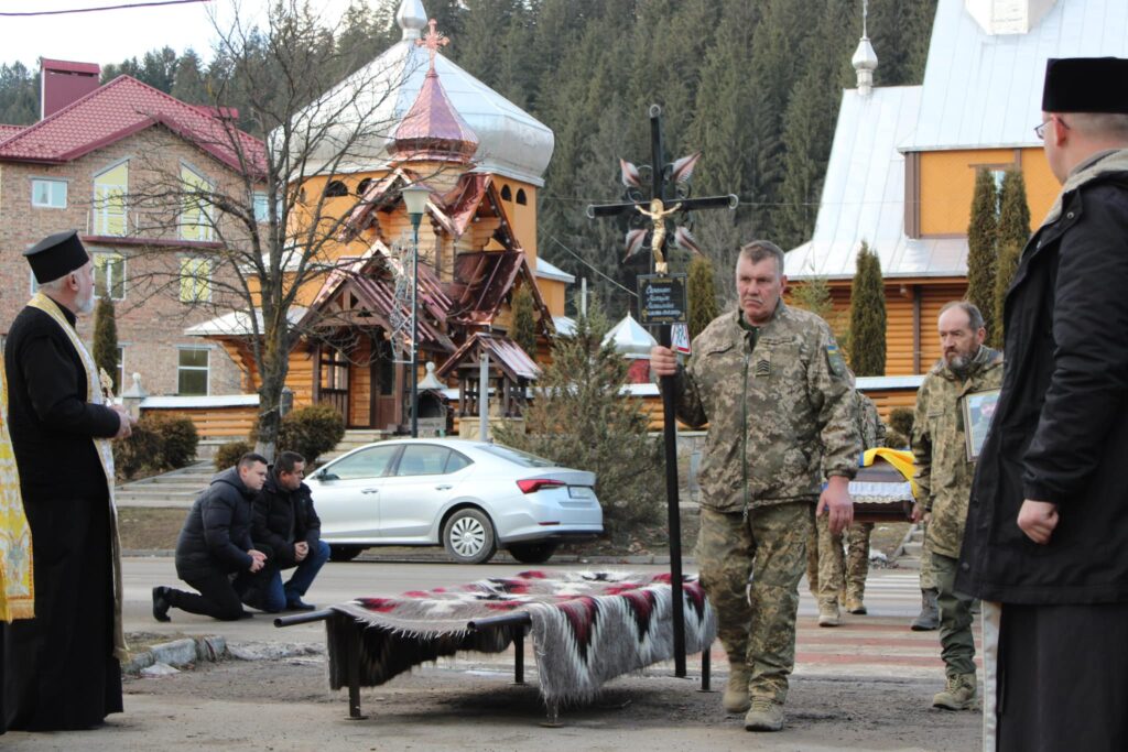 Назавжди 28: Верховинська громада втратила на війні захисника Михайла Семенюка