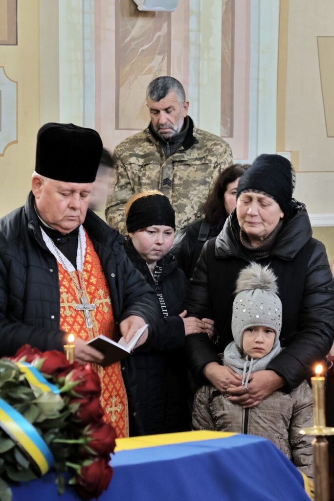 У Тисмениці попрощалися з полеглим Романом Синіговським ФОТО