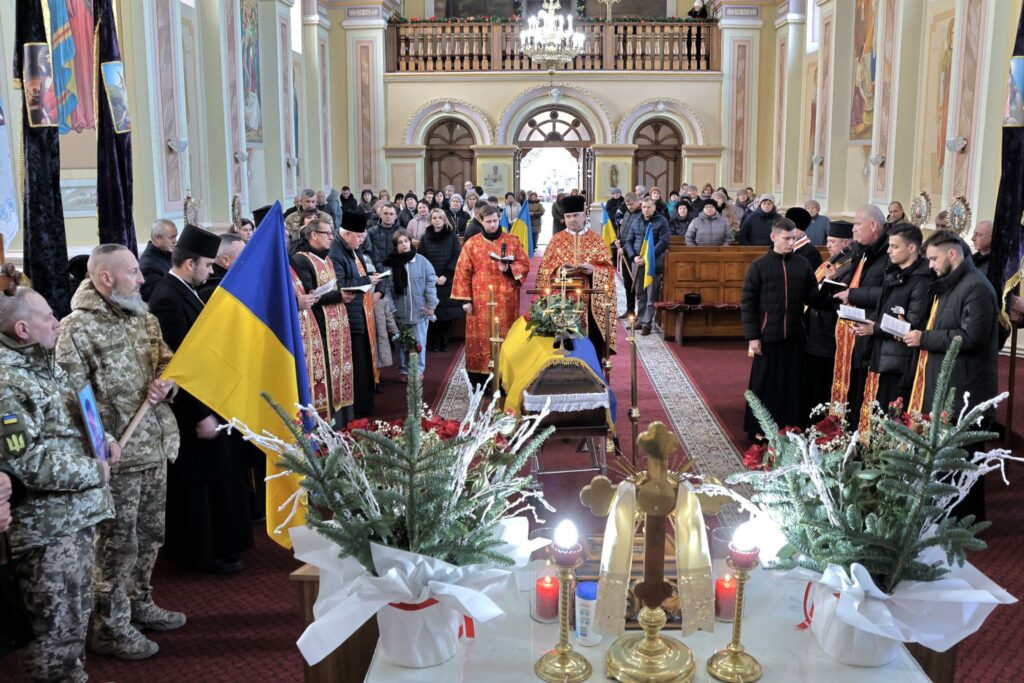 У Тисмениці попрощалися з полеглим Романом Синіговським ФОТО