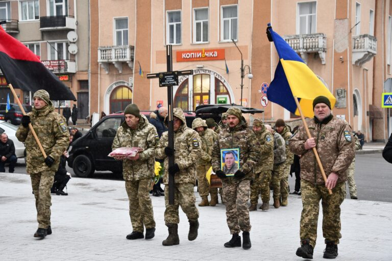 До Рогатинської громади на щиті повернувся воїн Василь Дорошенко