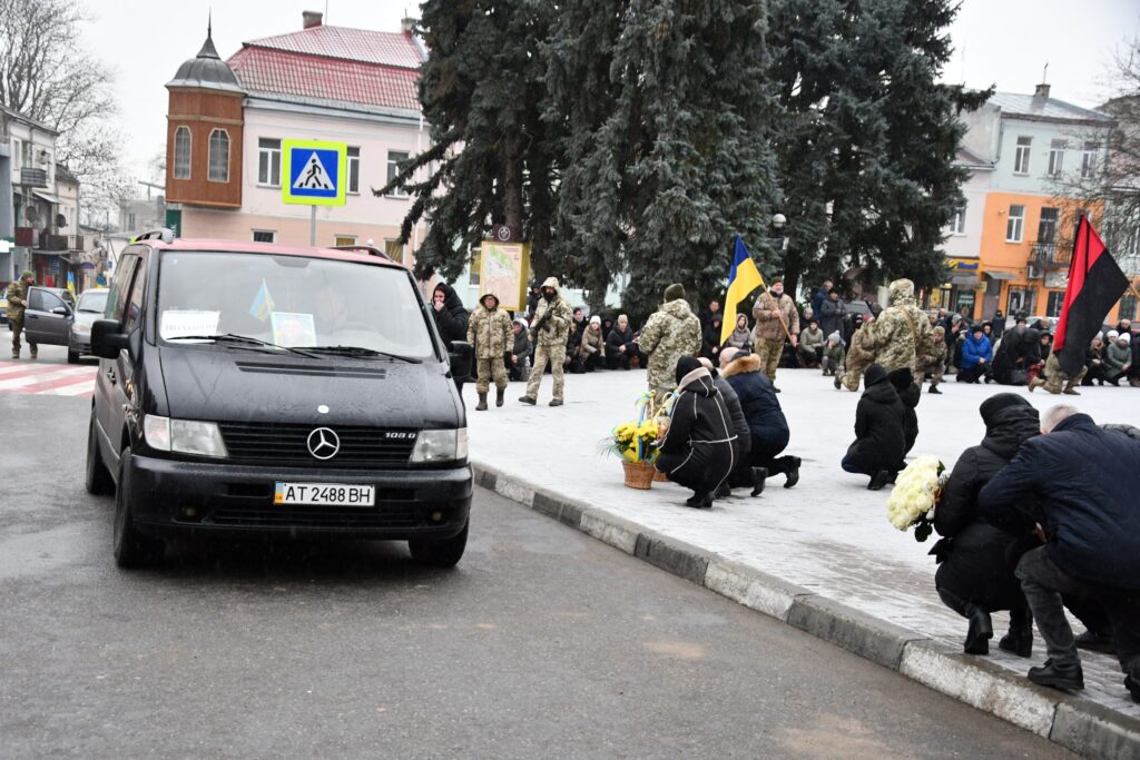 До Рогатинської громади на щиті повернувся воїн Василь Дорошенко