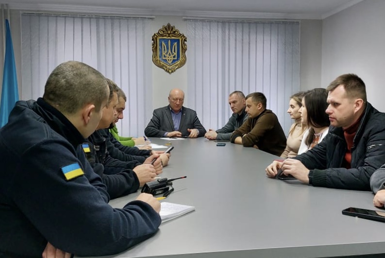 У Бурштині через ранковий обстріл цілодобово функціонуватимуть стаціонарні пункти незламності