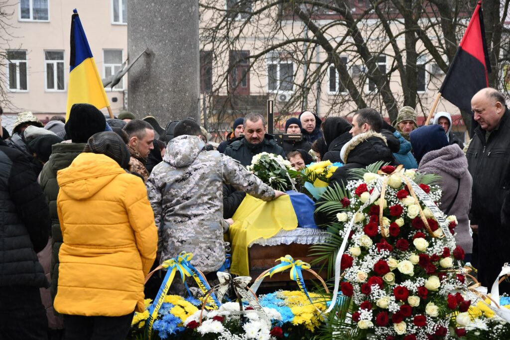 До Рогатинської громади на щиті повернувся воїн Василь Дорошенко