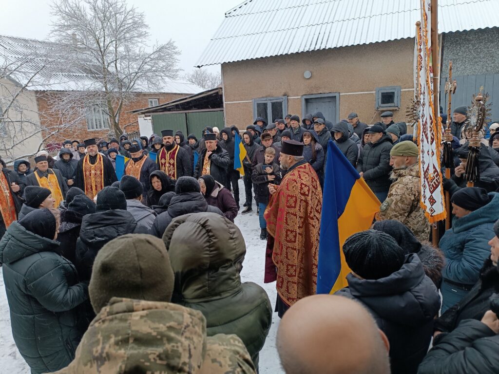 У Тисменицькій громаді попрощалися з Героєм Петром Дзіворонюком