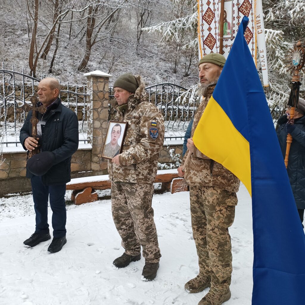 У Тисменицькій громаді попрощалися з Героєм Петром Дзіворонюком