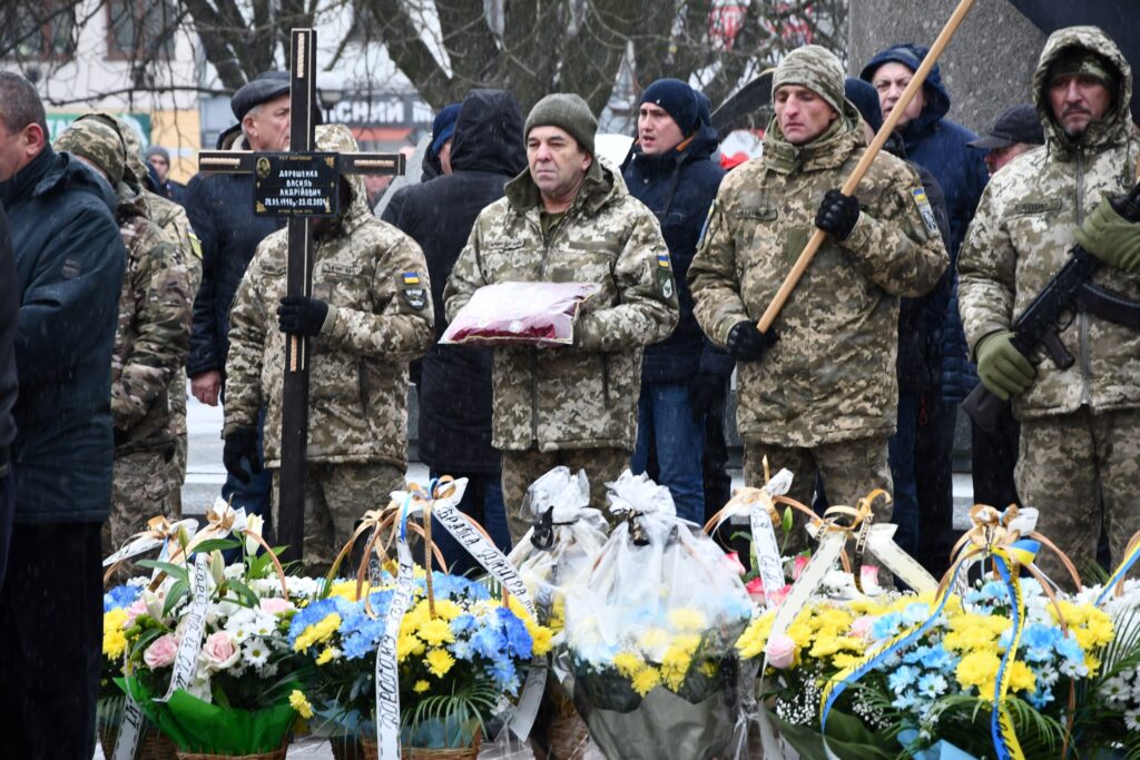 До Рогатинської громади на щиті повернувся воїн Василь Дорошенко