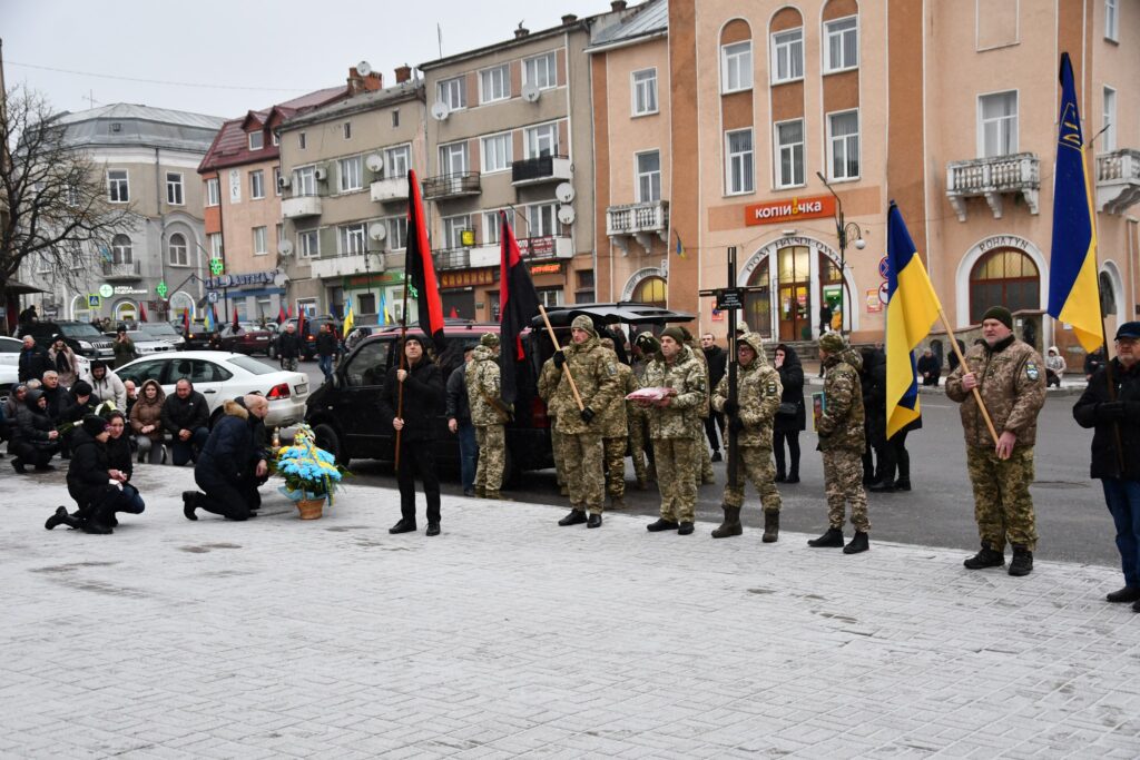 До Рогатинської громади на щиті повернувся воїн Василь Дорошенко