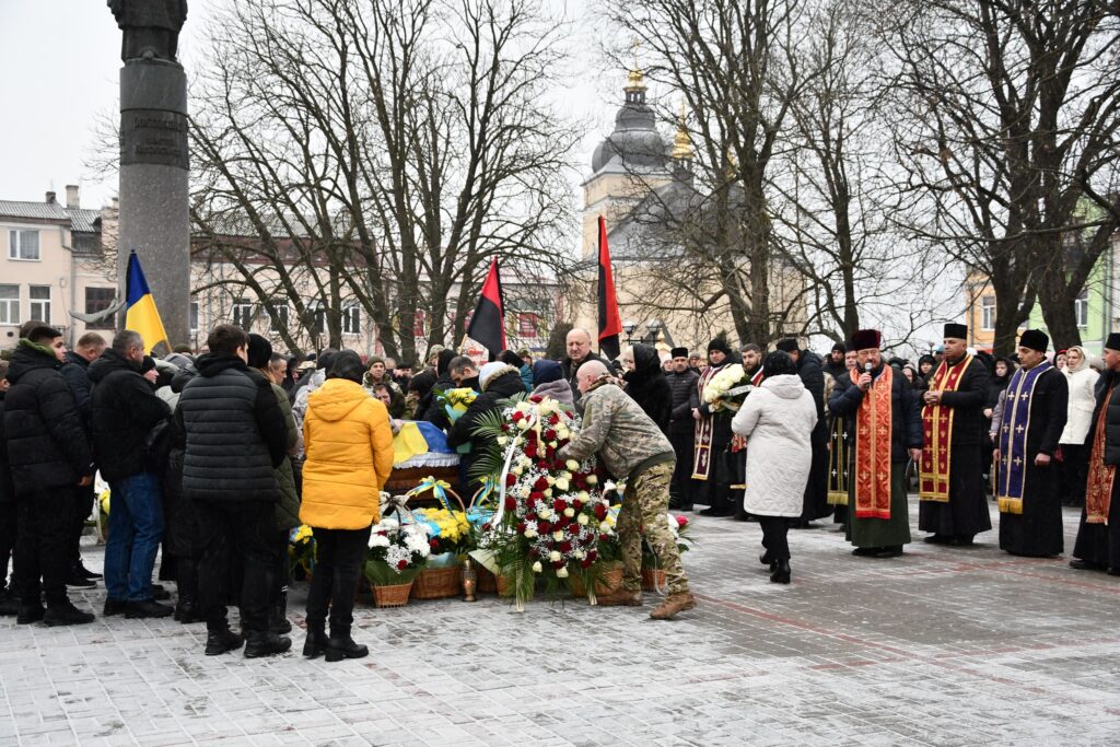 До Рогатинської громади на щиті повернувся воїн Василь Дорошенко