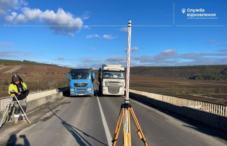 Дорожники провели обстеження мосту через Дністер. ФОТО