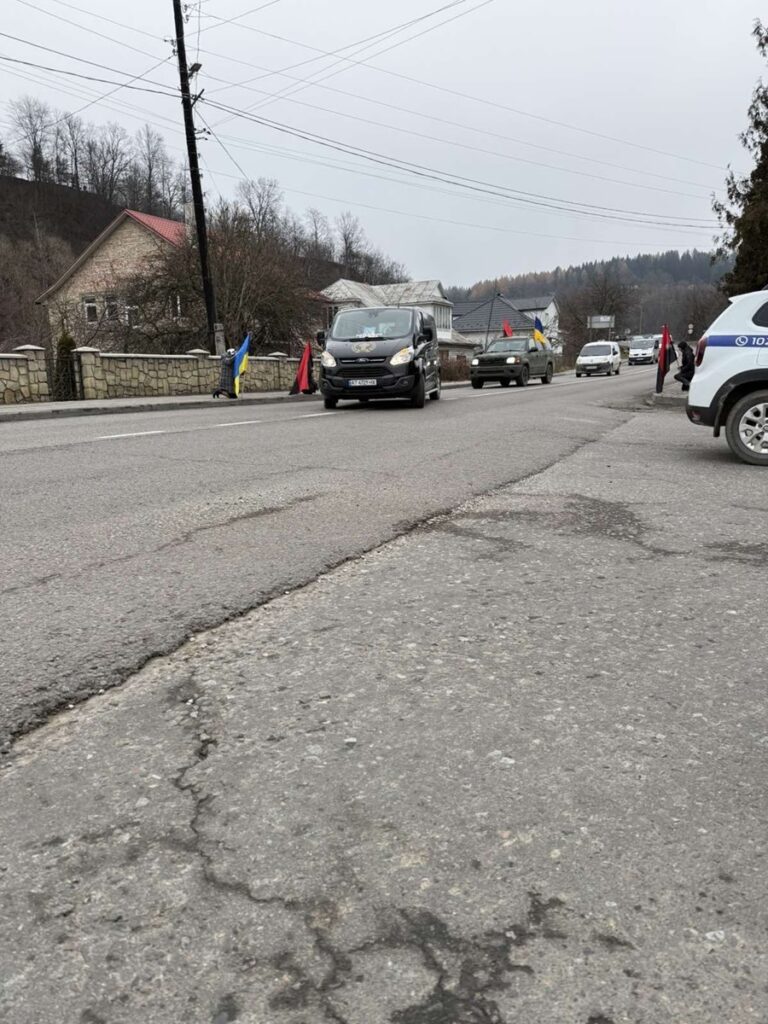 Делятинська громада прощається із полеглим героєм Любомиром Гуменюком